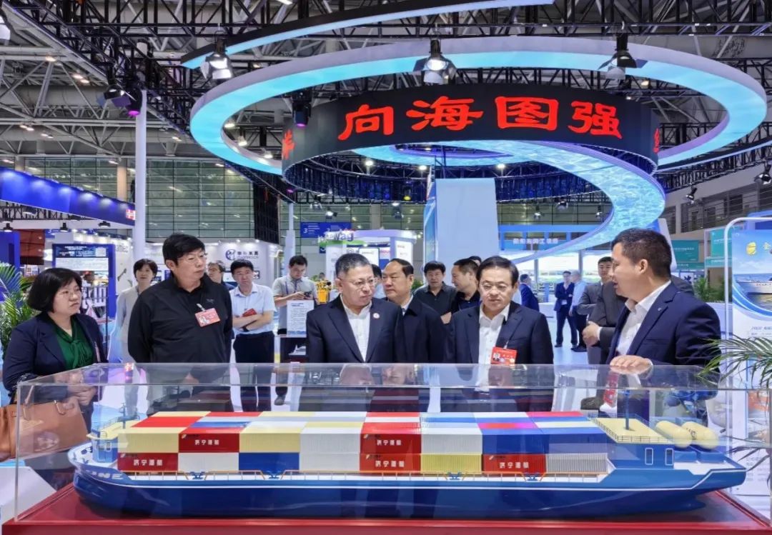 新能船业亮相2024世界航海装备大会.jpg