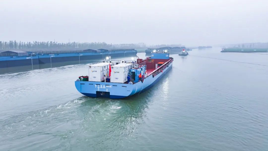 6006纯电动力船圆满完成试航.jpg